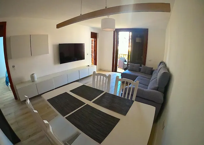 Parque Santiago I - 2 Bedroom - 1 Bathroom - Open Plan Living - Kitchen Area - Extra Large Balcony - First Floor * Playa de las Americas (Tenerife)