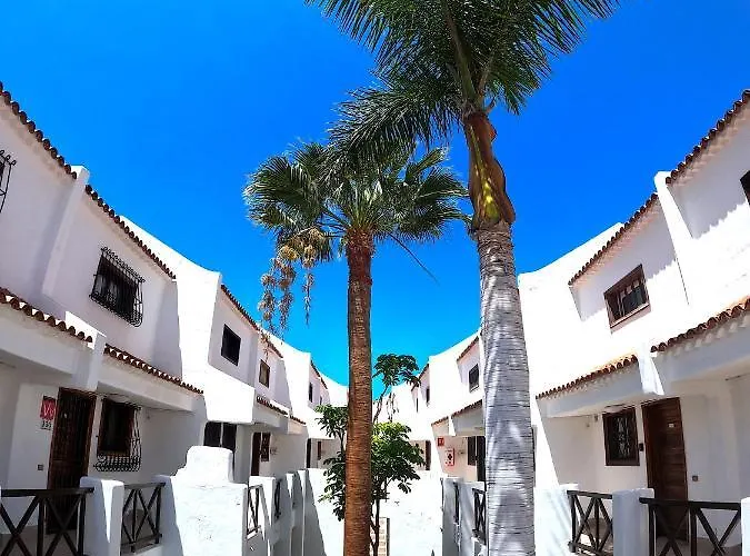 Parque Santiago I - 2 Bedroom - 1 Bathroom - Open Plan Living - Kitchen Area - Extra Large Balcony - First Floor * פלאייה דה לאס אמריקס