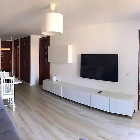Parque Santiago I - 2 Bedroom - 1 Bathroom - Open Plan Living - Kitchen Area - Extra Large Balcony - First Floor 아파트 플라야데라스아메리카스
