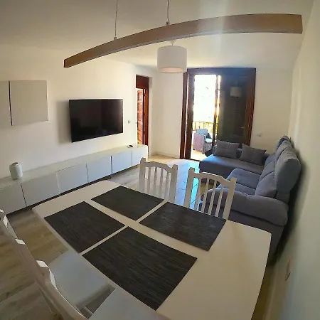 Parque Santiago I - 2 Bedroom - 1 Bathroom - Open Plan Living - Kitchen Area - Extra Large Balcony - First Floor * פלאייה דה לאס אמריקס