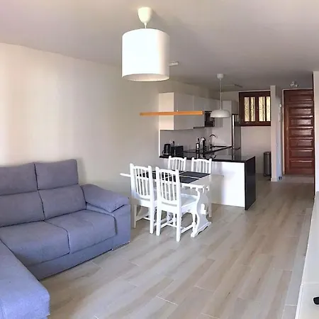 Parque Santiago I - 2 Bedroom - 1 Bathroom - Open Plan Living - Kitchen Area - Extra Large Balcony - First Floor 플라야데라스아메리카스