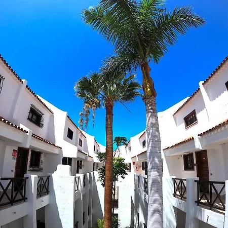 Parque Santiago I - 2 Bedroom - 1 Bathroom - Open Plan Living - Kitchen Area - Extra Large Balcony - First Floor * Playa de las Américas