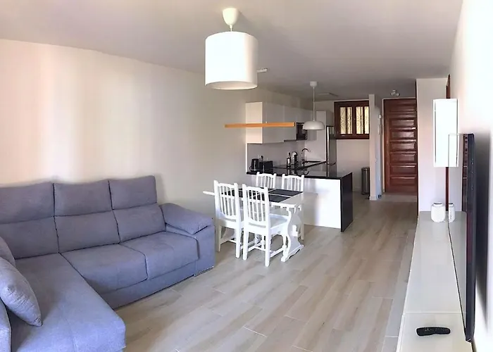 Parque Santiago I - 2 Bedroom - 1 Bathroom - Open Plan Living - Kitchen Area - Extra Large Balcony - First Floor 플라야데라스아메리카스
